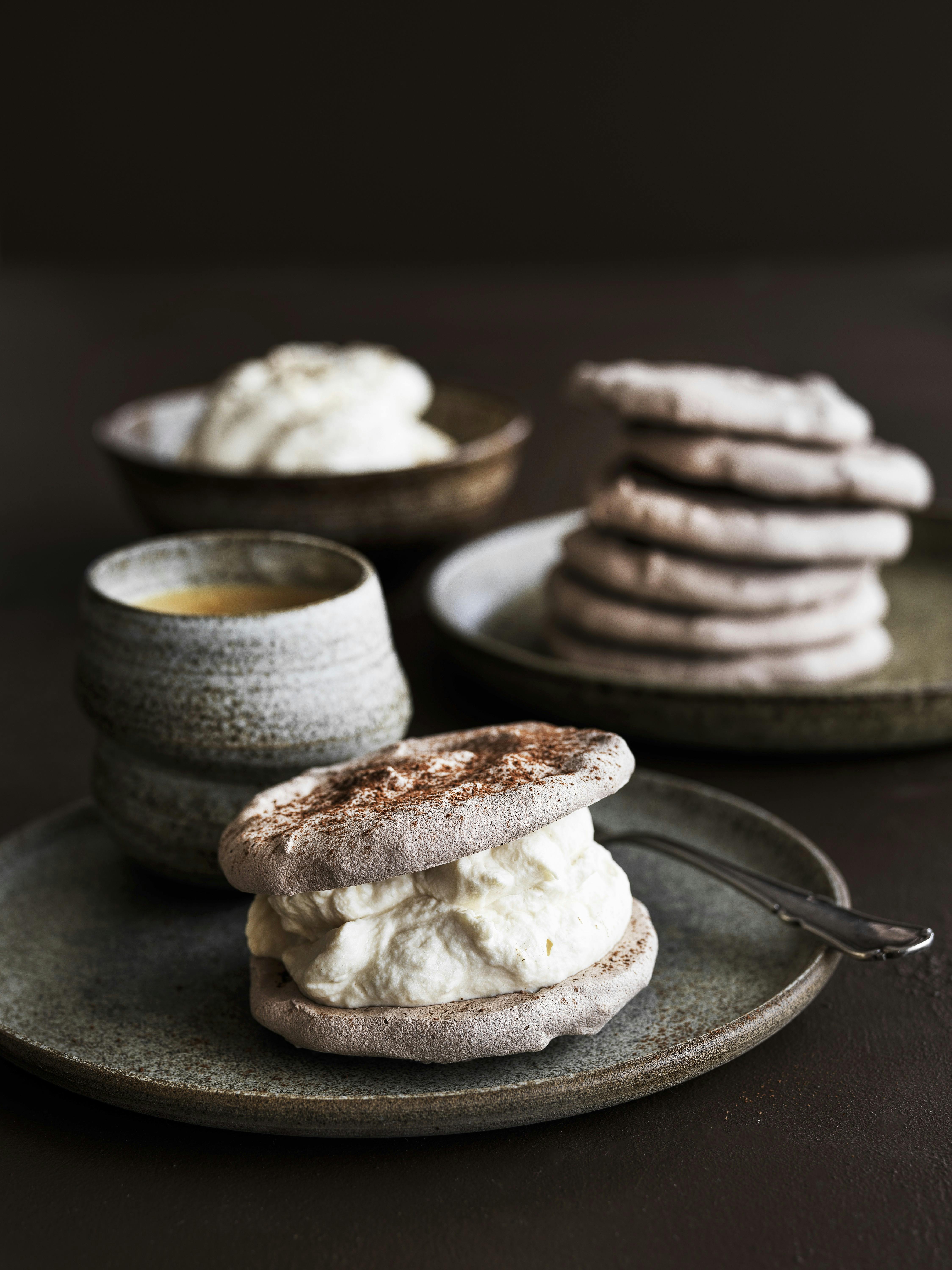 Marengs med kaffeskum.