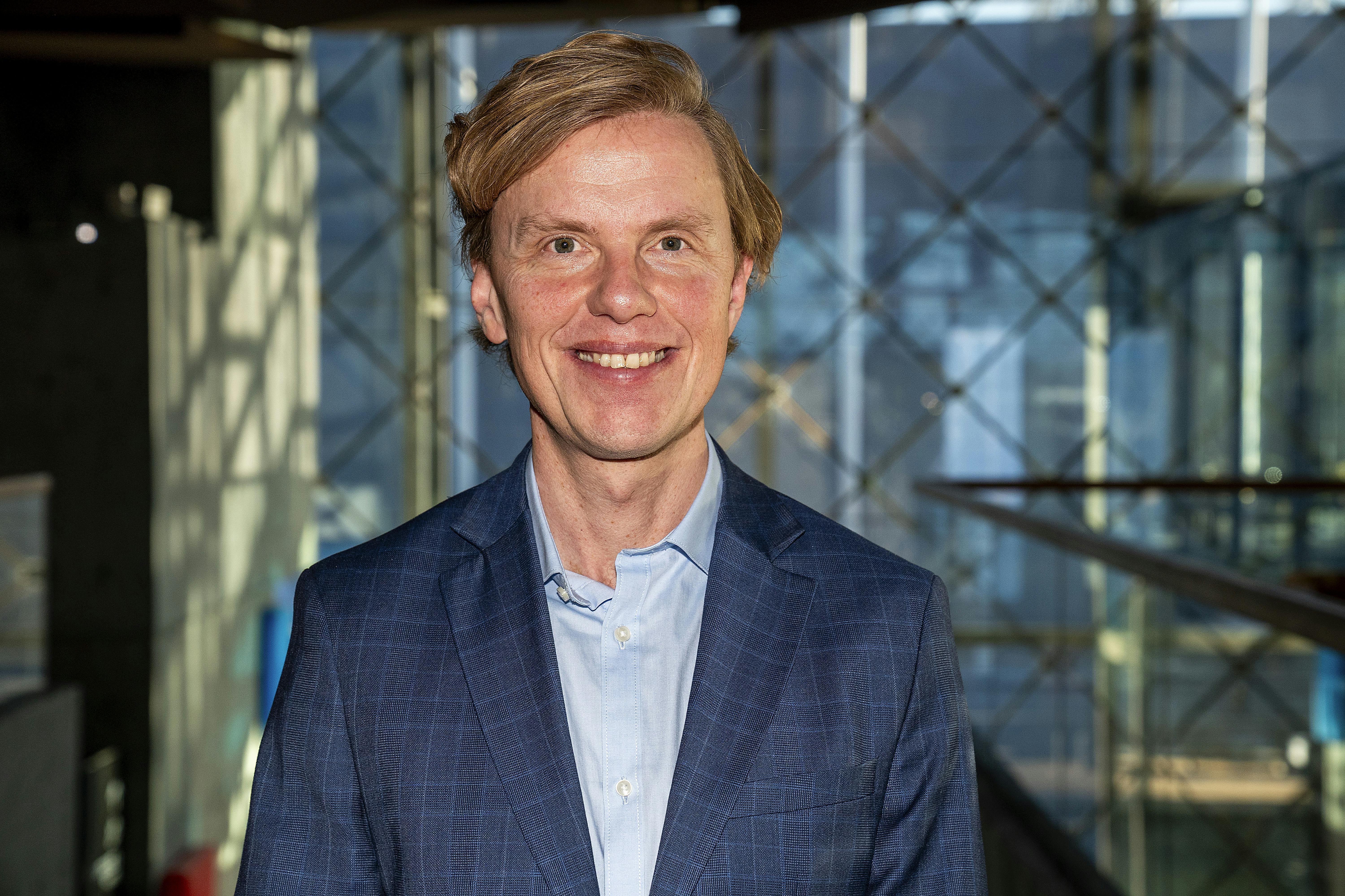 Ole Tøpholm, journalist, radiovært, kommentator og Melodi Grand Prix-ekspert.