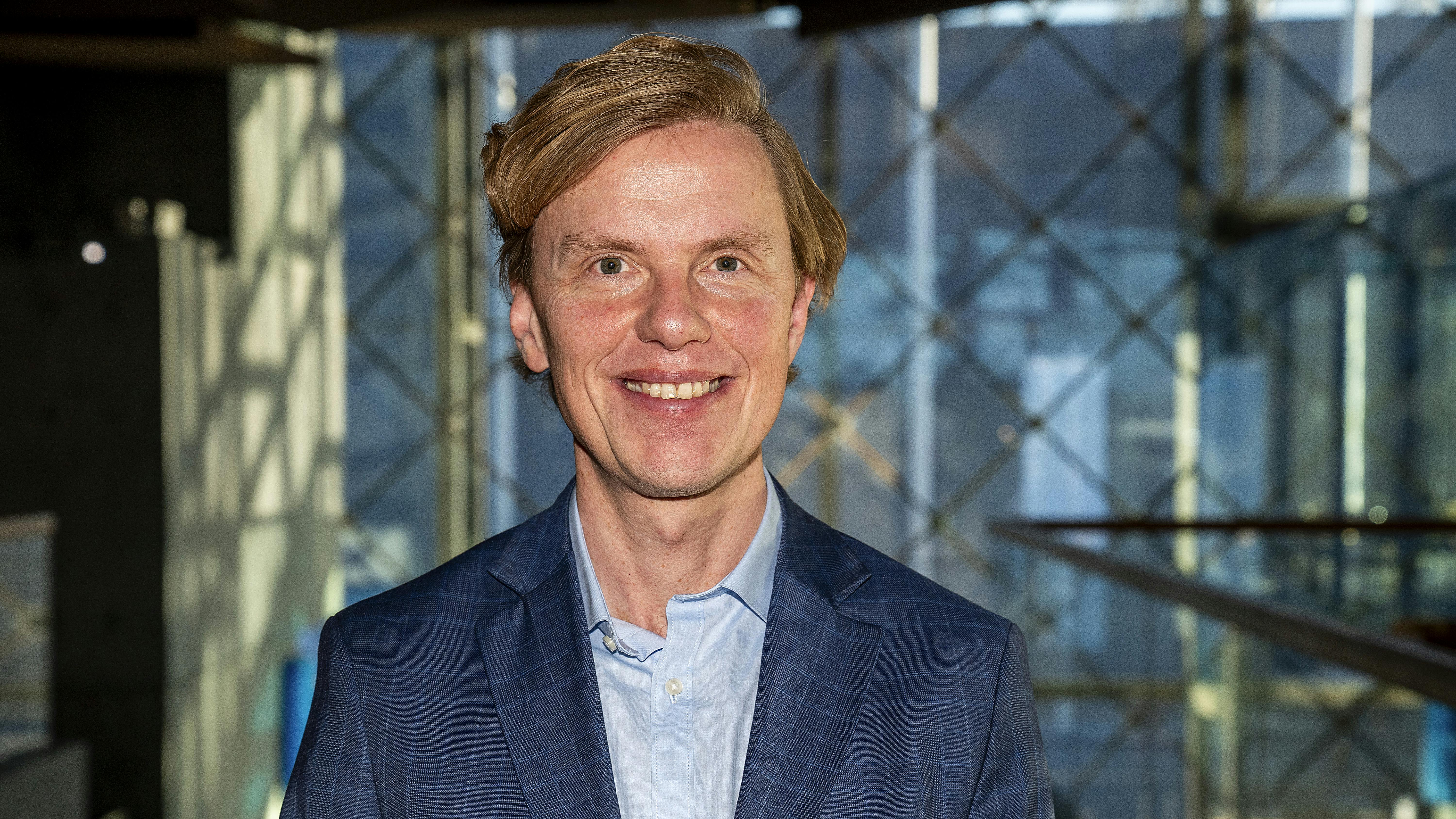 Ole Tøpholm, journalist, radiovært, kommentator og Melodi Grand Prix-ekspert.