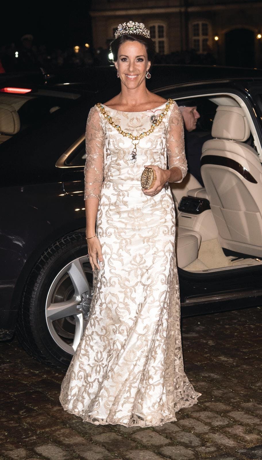 Prinsesse Marie i hvid gallakjole.