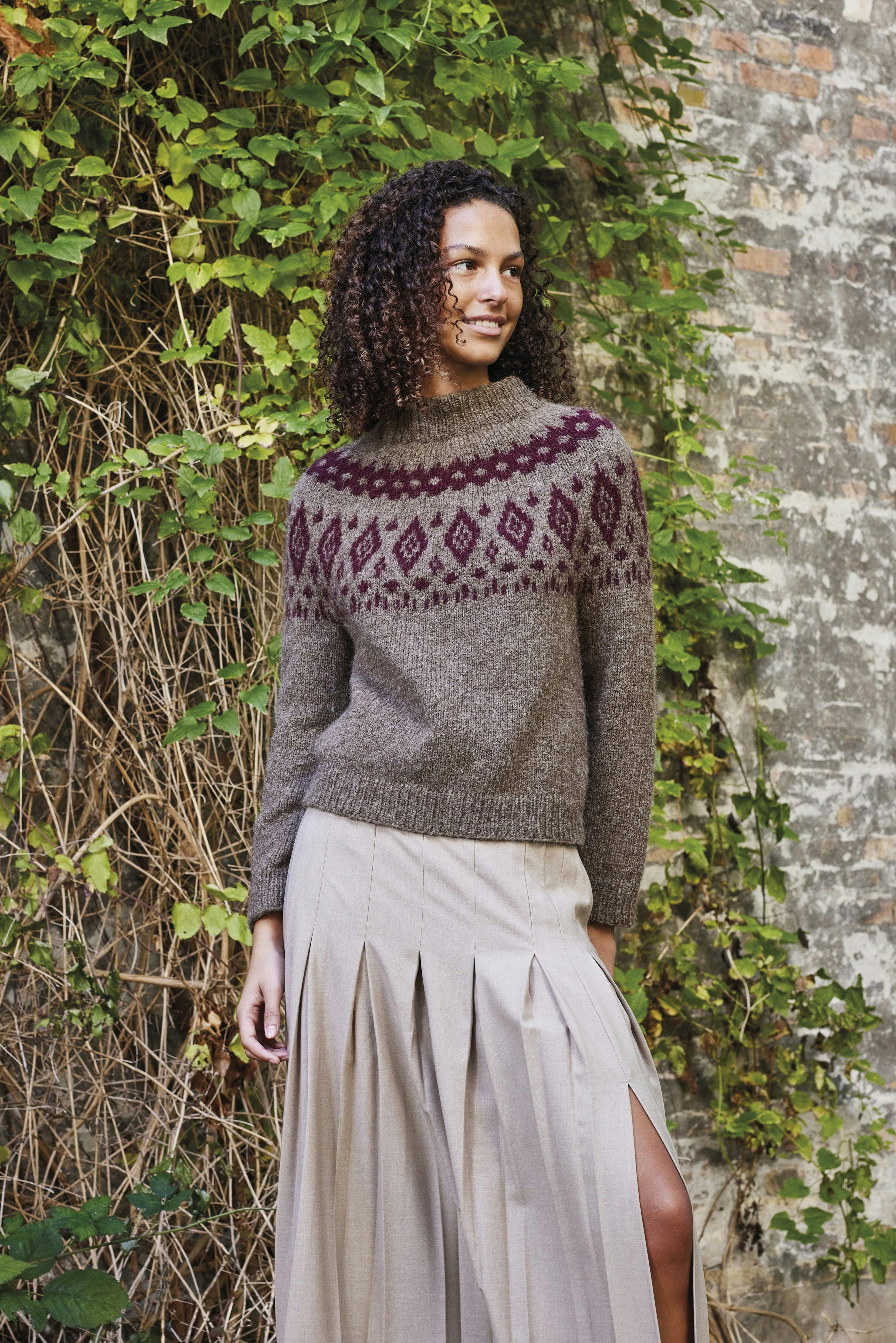 Strik fra Permin med mønstret bærestykke.