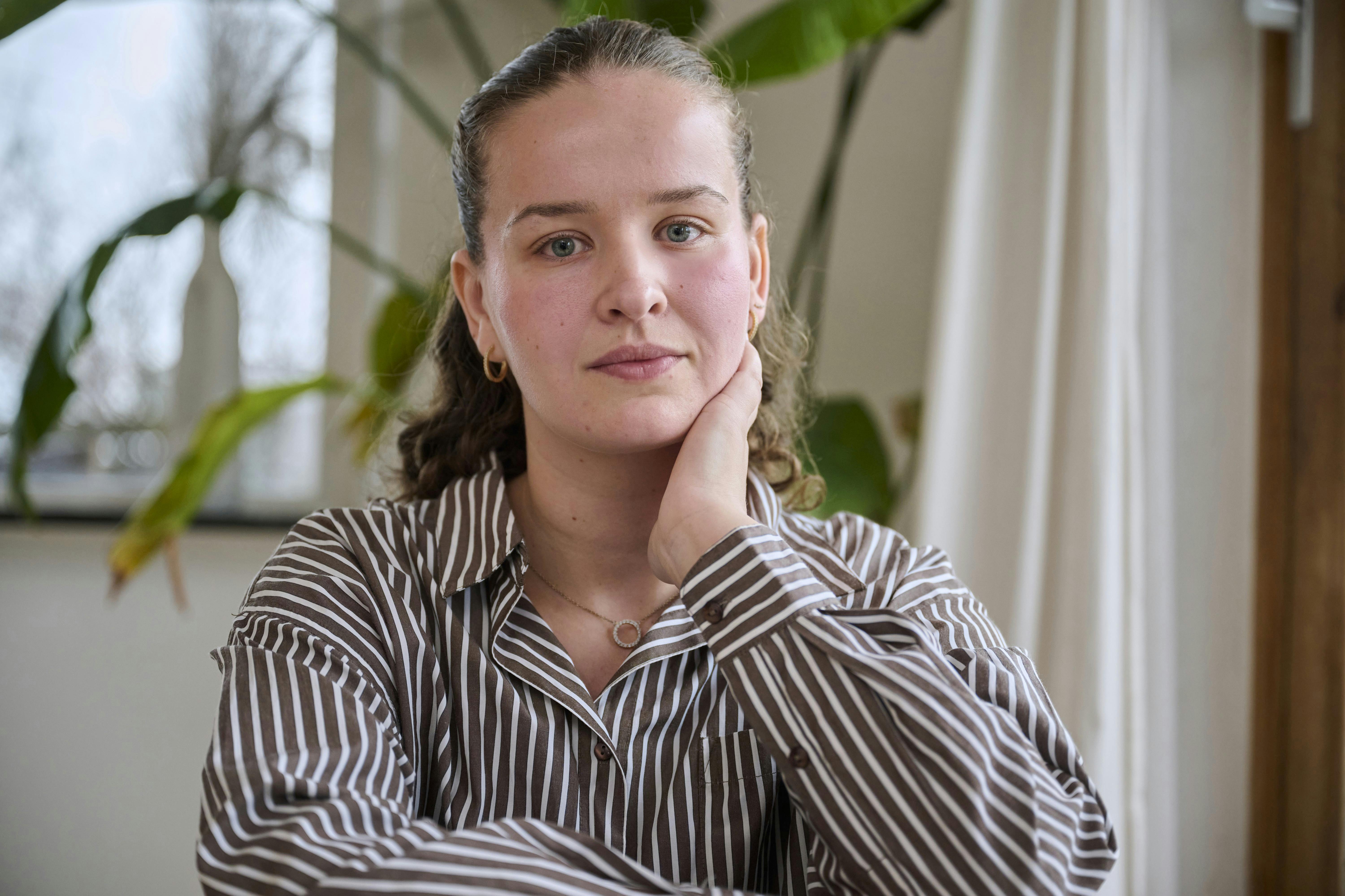 Mie Larsen i sin stue 