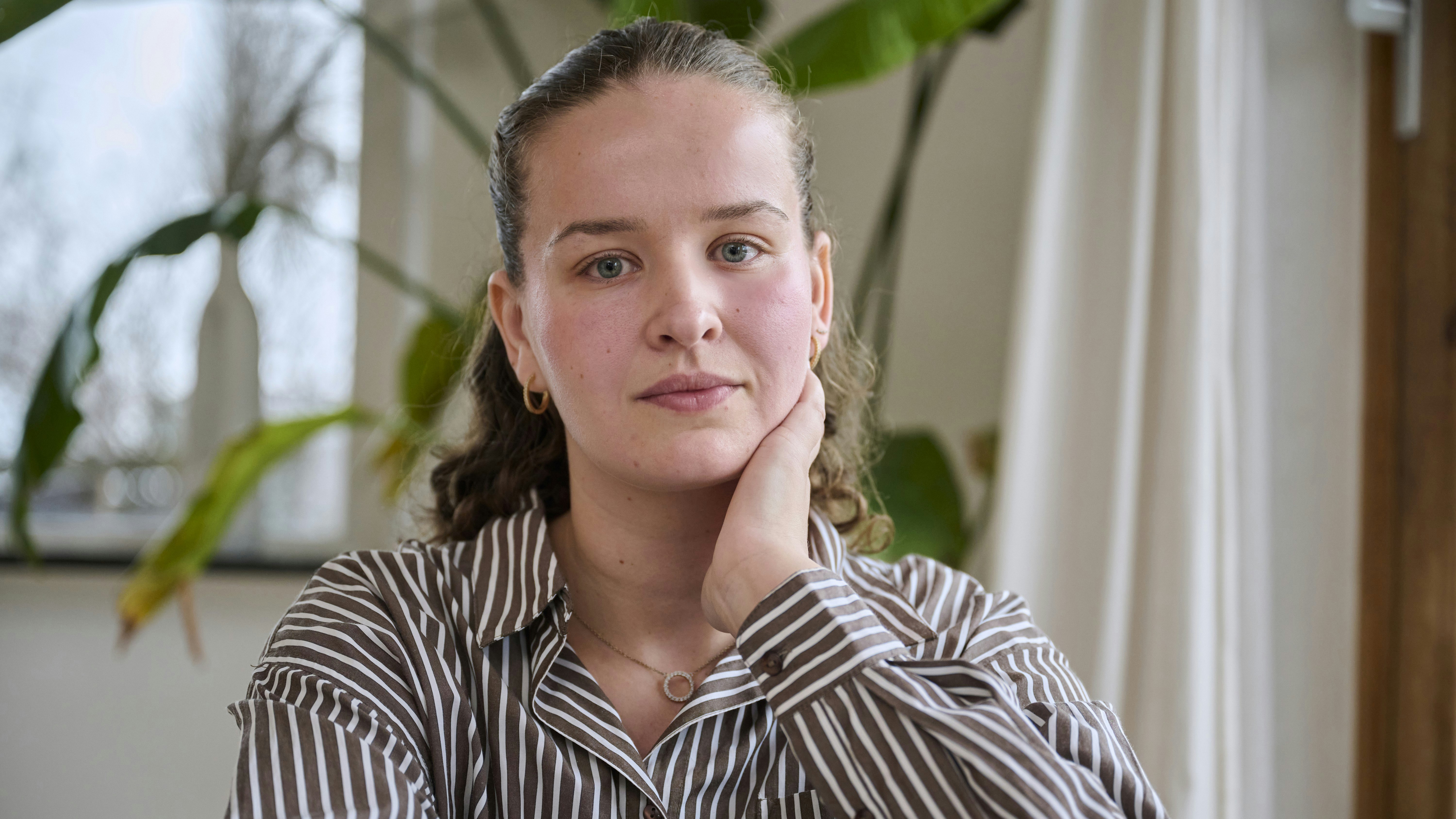 Mie Larsen i sin stue