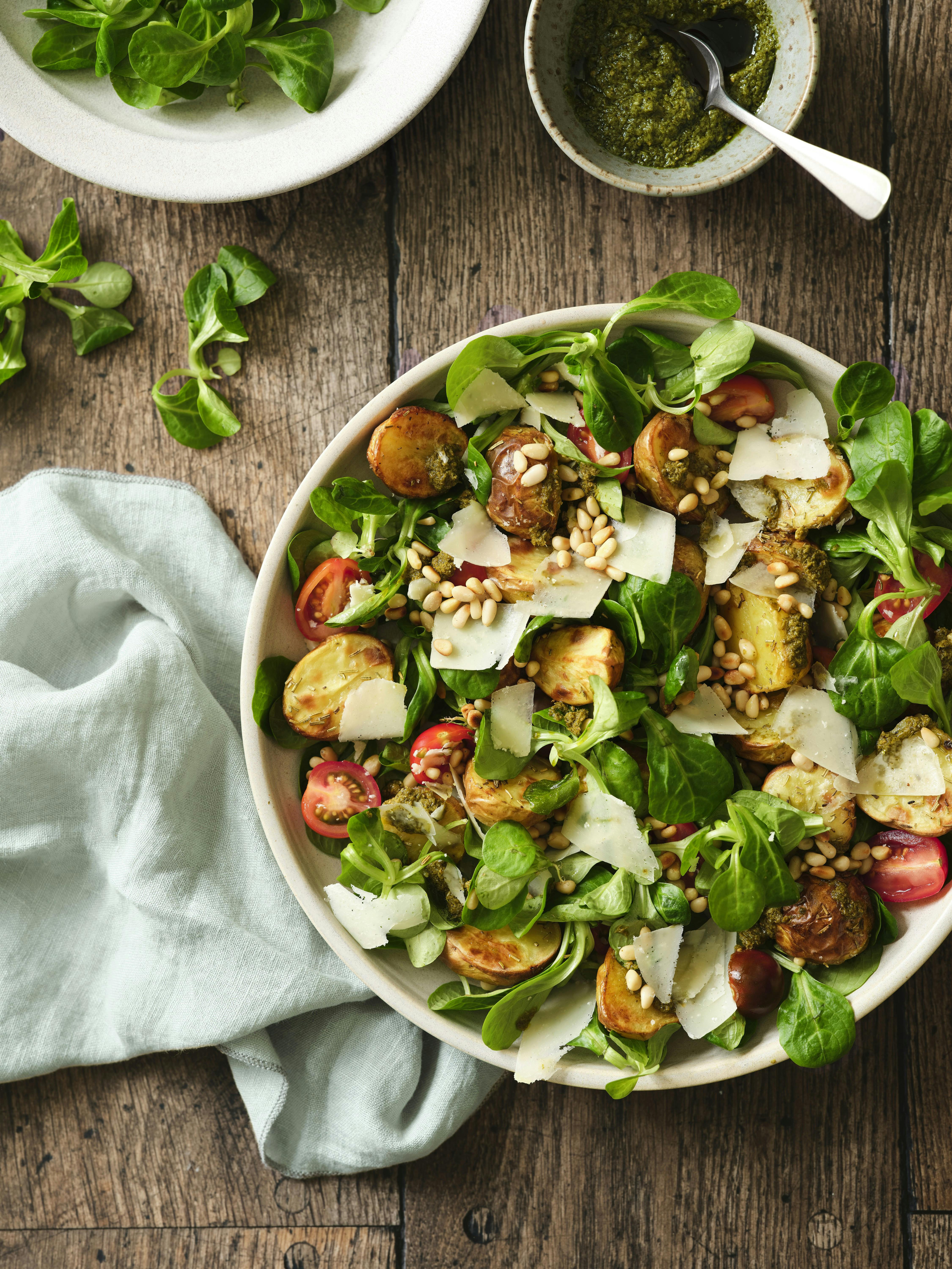 Ristede kartiffelsalat med tomater