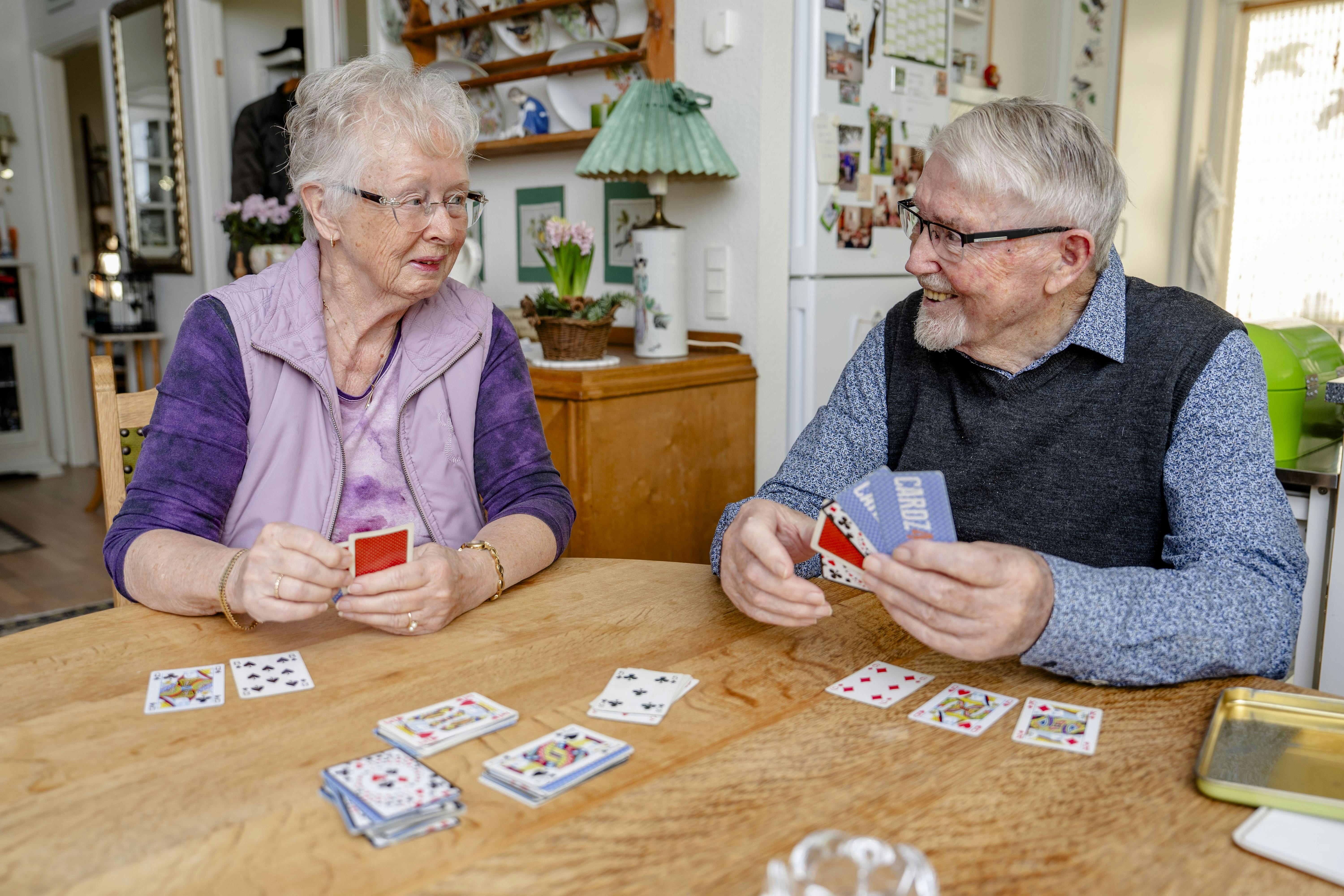 Annalise Lønstrup og Svend Aage Hansen mødte hinanden i en Facebookgruppe og er blevet kærester i en sen alder.