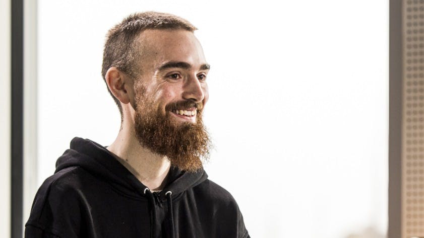 Thomas Blachman med sin deltager Rasmus fra kategorien af ældre solister under bootcamp, "X Factor", 2026.