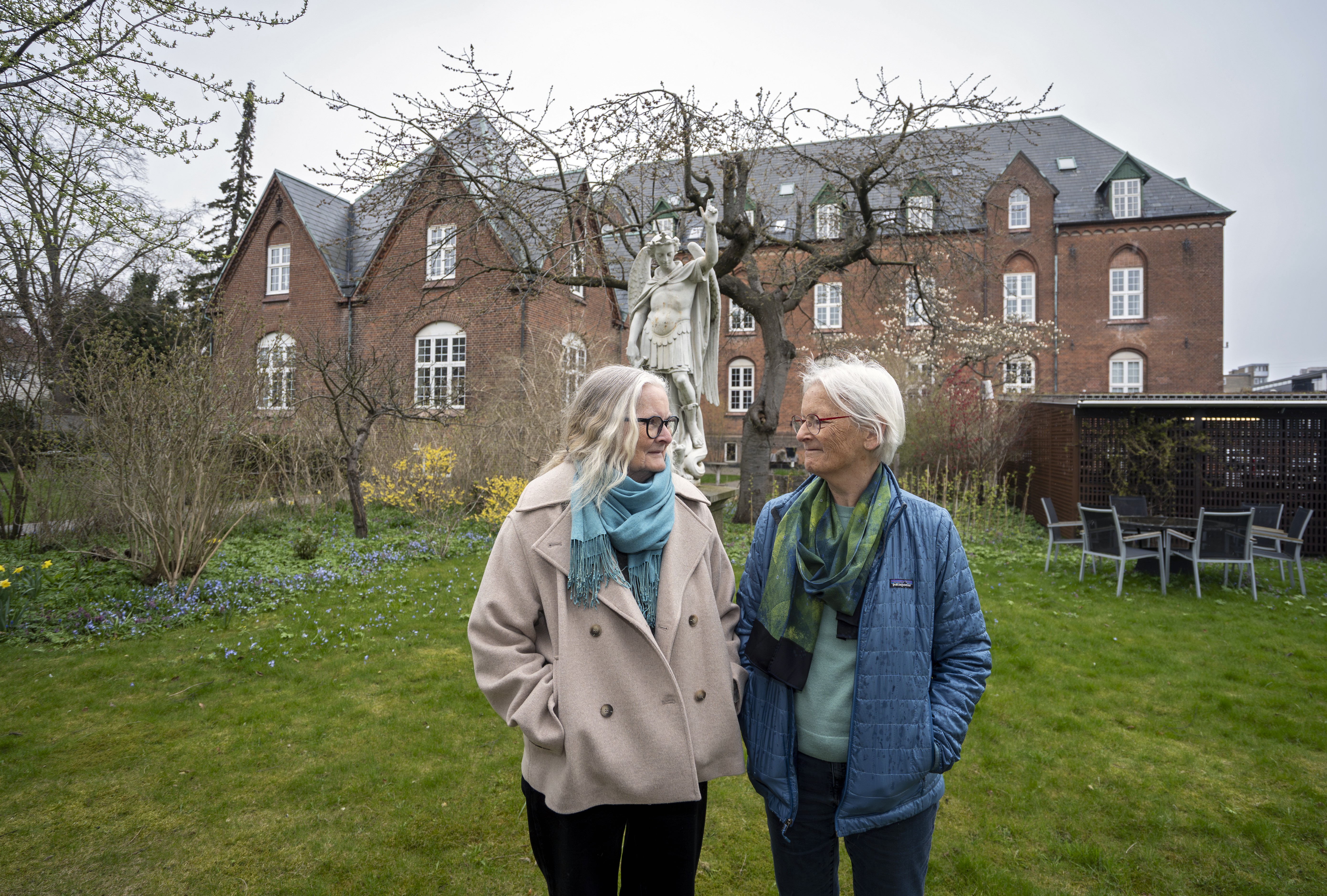 Bofællesskab for ældre: Dorthe og Bente bor i et gammelt kloster