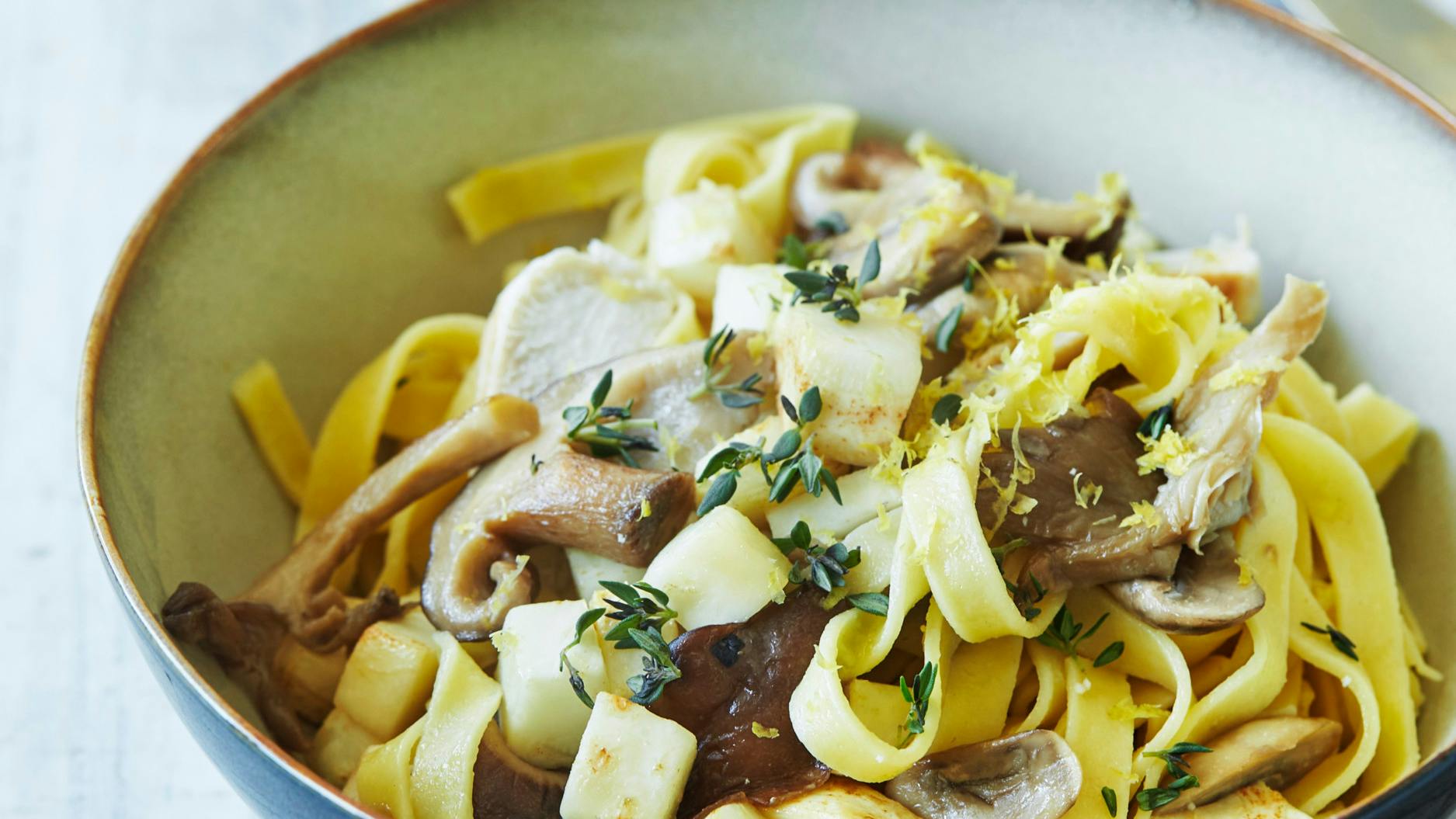 Pasta med citron, kylling og svampe