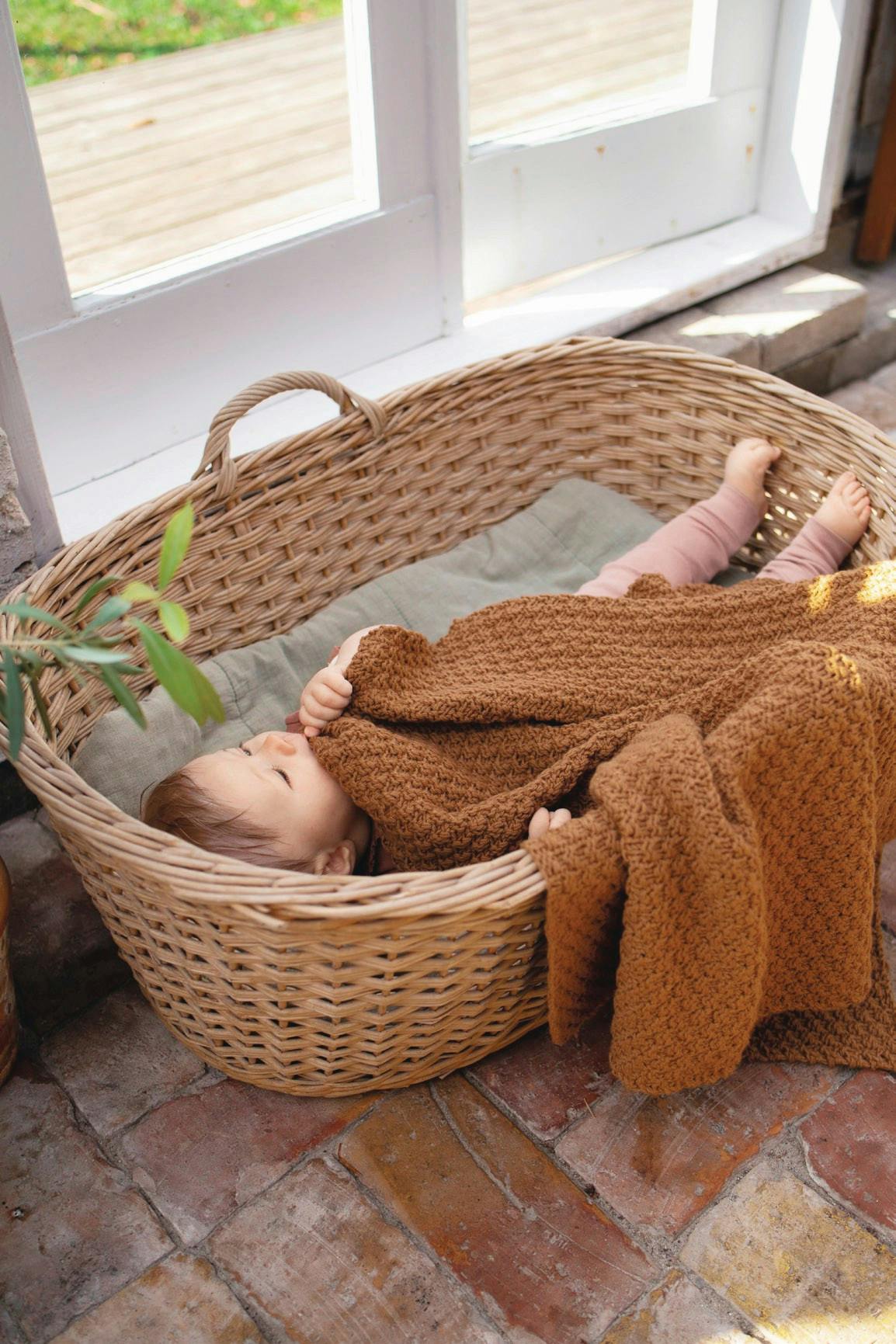 strikket babytæppe med strukturmønster