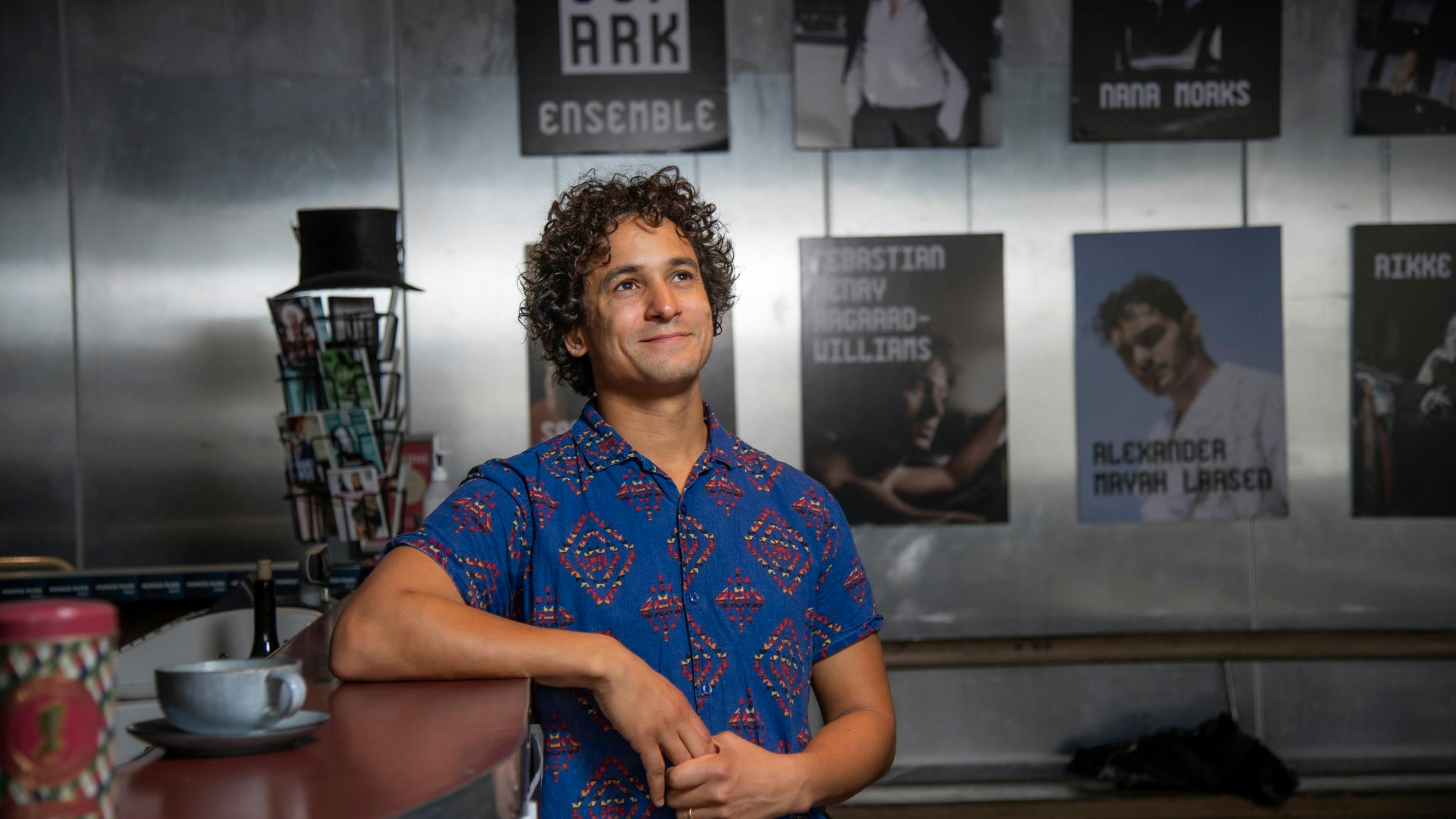 Sebastian Henry Aagaard-Williams er 34 år og lever i dag af at være skuespiller.