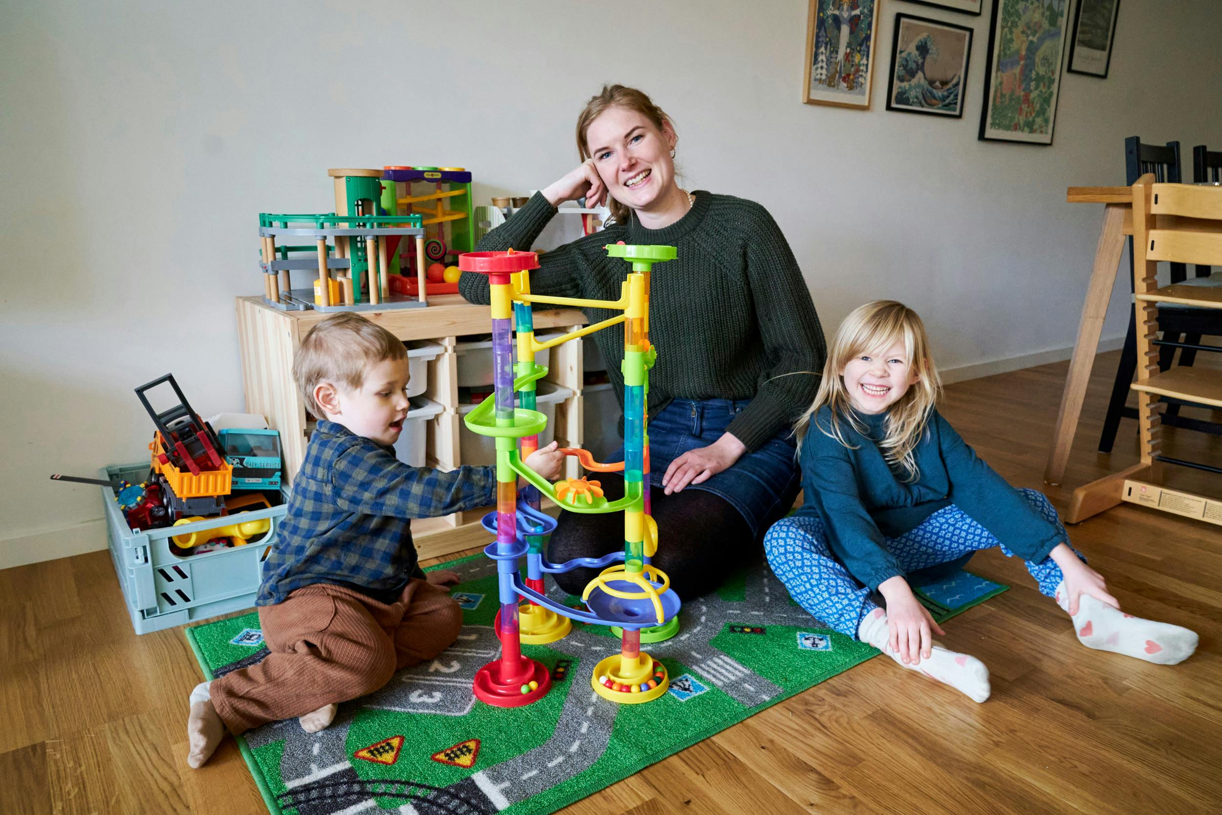 Børnene Wilhelm og Annie var årsagen til, at Kristine sagde sit job op ? og dermed også dykkede dybere ned i familiens økonomi.