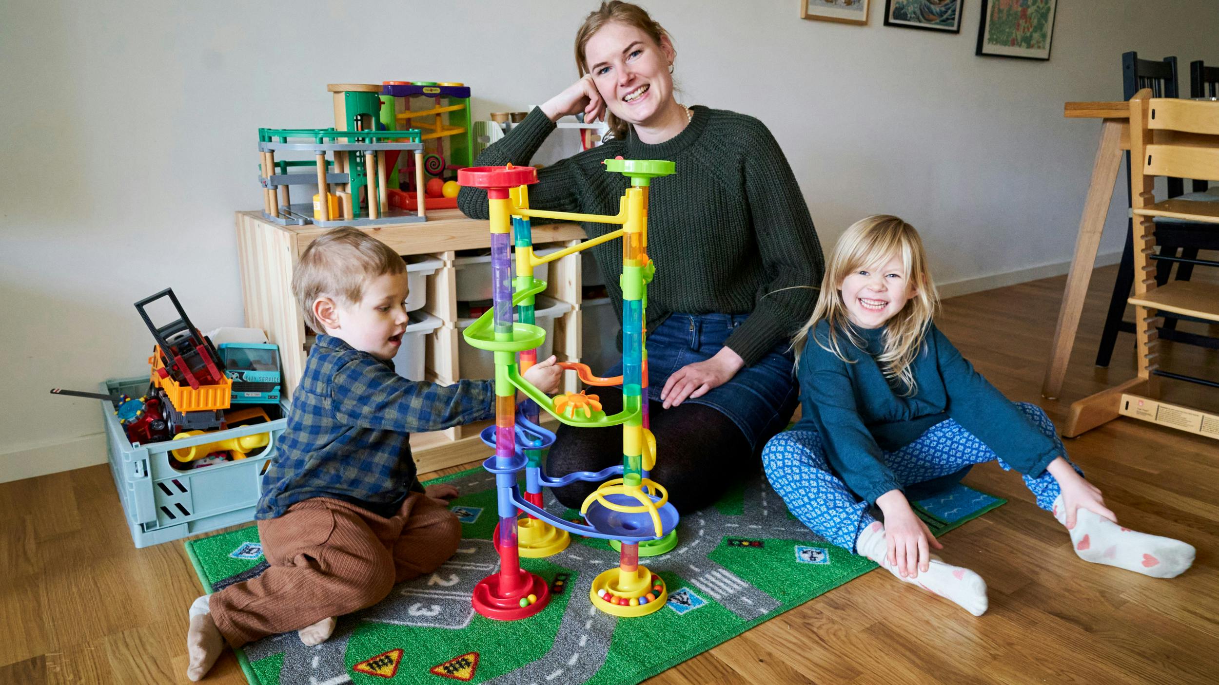 Børnene Wilhelm og Annie var årsagen til, at Kristine sagde sit job op ? og dermed også dykkede dybere ned i familiens økonomi.