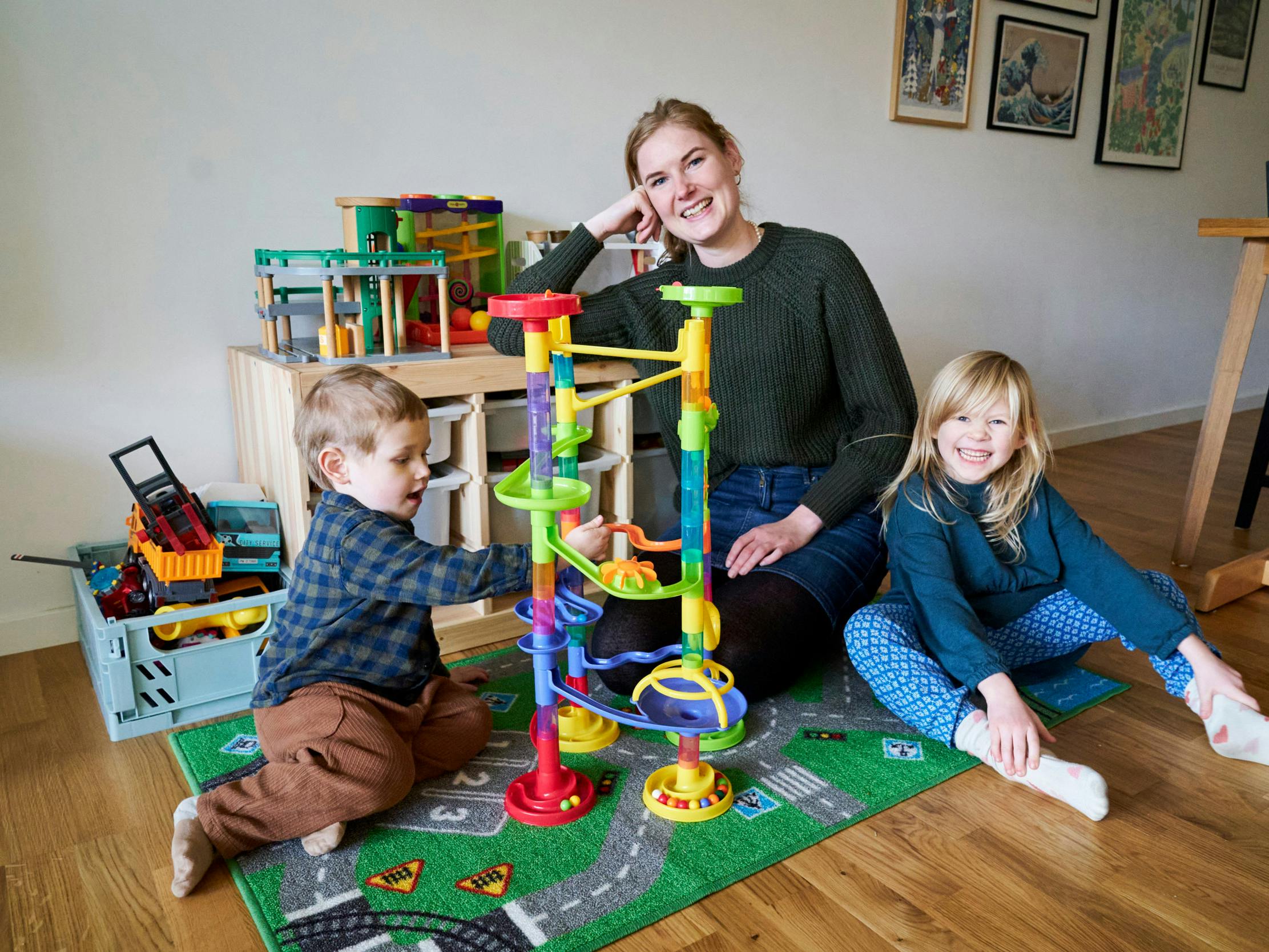 Børnene Wilhelm og Annie var årsagen til, at Kristine sagde sit job op ? og dermed også dykkede dybere ned i familiens økonomi.