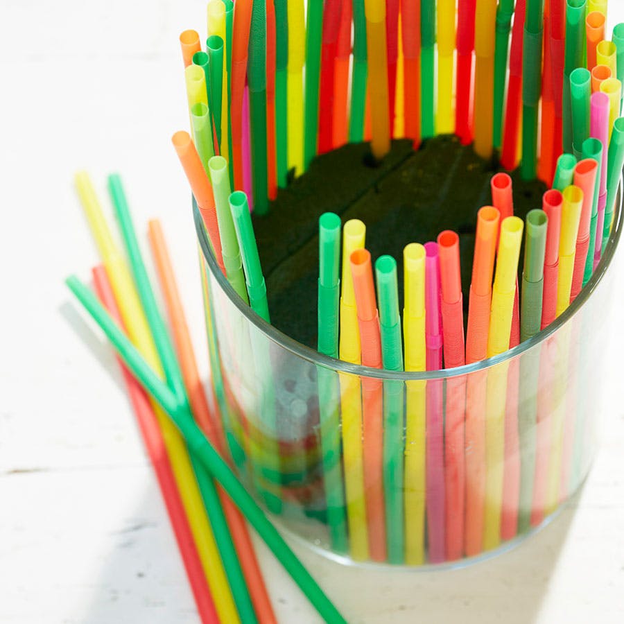 Borddekoration med sugerør - foerste trin