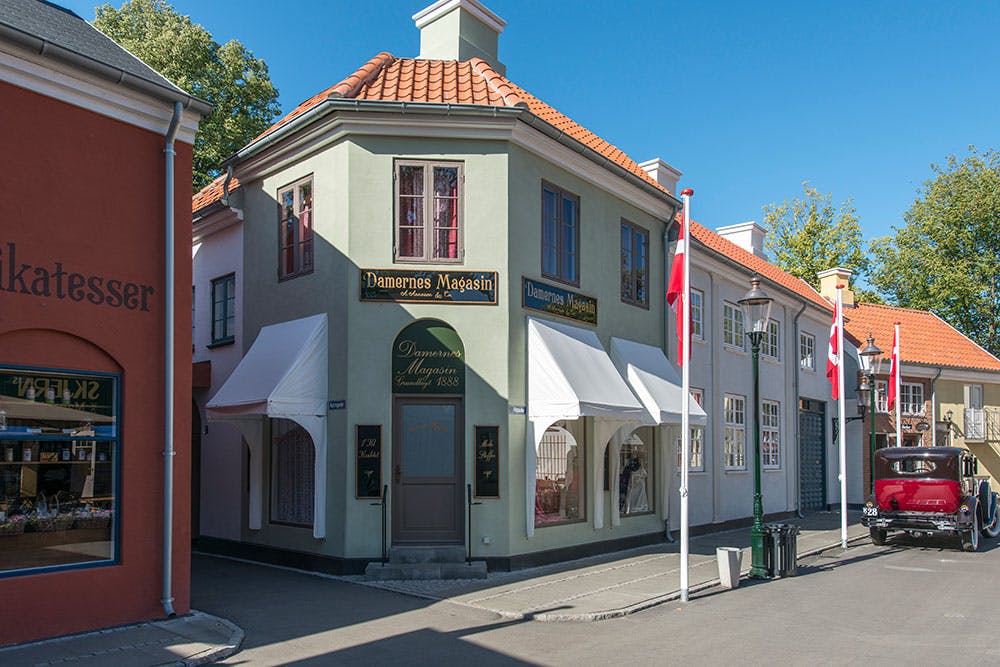 Damernes Magasin i Korsbæk på Bakken