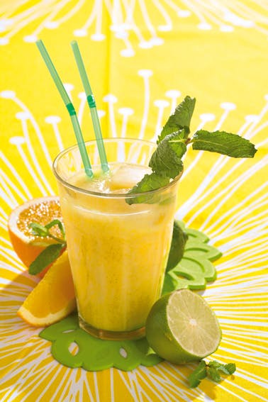 https://imgix.familiejournal.dk/files/pics/familiejournal-dot-dk/140/5174/original-59499-07-citrussmoothie-378.jpg
