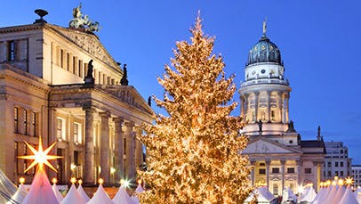 Et af Berlins mange julemarkeder ligger ved Gendarmenmarkt