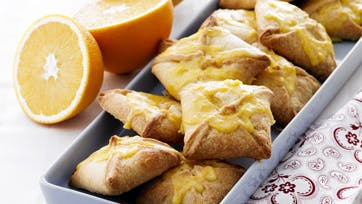 Firkantede fastelavnsboller med appelsincreme og appelsinglasur