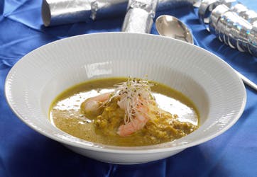 Nem mulligatawny med kyllingebryst og rejer