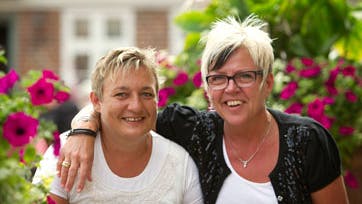 Merete er ikke i tvivl om, at Bettina er Danmarks bedste kollega Foto: Henrik Bjerg