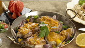 Appelsinglaserede koteletter med couscous og peberfrugter