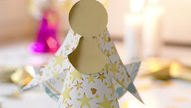 Lysets engel går med glans...