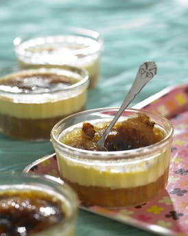 Sød og syrlig dessert: Crème brûlée med mango og lime