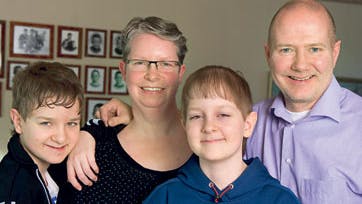 I dag kan alle smile, men for få år siden havde Lars leukæmi og måtte senere have en knogle-marvstransplantation. Foto: Lars Horn.