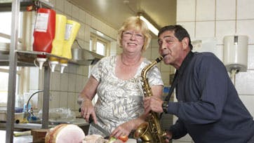 Indtil videre har vi forpagtet Ny Kro her i Kvanløse. Men hvis vi får råd, vil vi meget gerne købe den, siger Christobal. Foto: Birger Storm m.fl.
