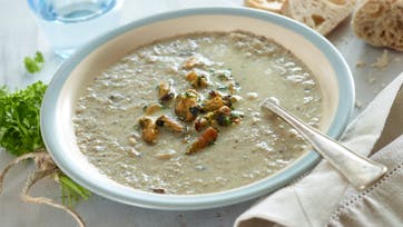 Svampesuppe med hvidløgsmuslinger