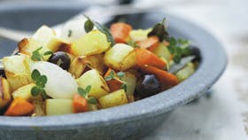 Citronstegte rodfrugter med løg og oliven