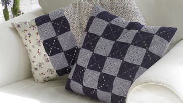 Fine hæklede puder lavet med rester