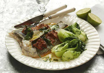 Rødspætte med pesto og dampet kål | Familie Journal