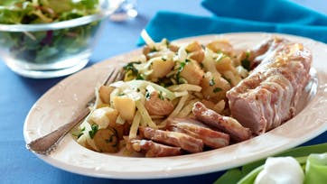 Svinemørbrad bacon med braiserede kartofler og urter