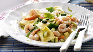 Frisk ravioli pasta med tigerrejer og limesovs