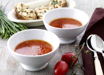 Gazpacho på peberfrugt og tomat med skaldyrstoast