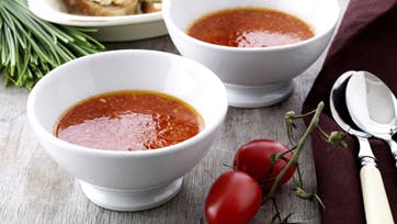 Gazpacho på peberfrugt og tomat med skaldyrstoast
