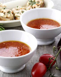 Gazpacho på peberfrugt og tomat med skaldyrstoast