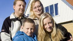 Alexander, hans mor Maria, hans far Michael og storesøster Jeannette.Foto: Alex Tran