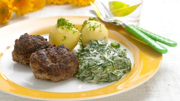 Smagsfulde lammefrikadeller med stuvet spinat