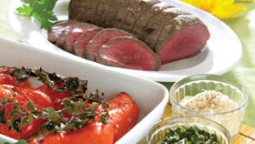 Rosastegt roastbeef med grøntsager og peberrodscreme