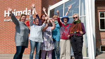 For en enkelt dag glemmes kræften, og den kvindelige skønhed og fællesskabsfølelsen blomstrer. Foto: Alex Tran
