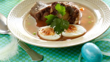 Langtidskogt oksehalesuppe med porrer, persille og gulerødder
