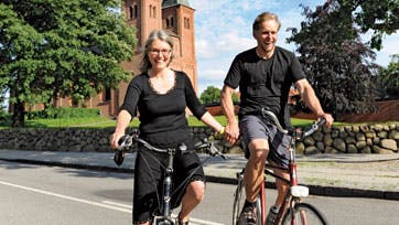 Der er smil, latter og lette toner i luften, når Birgitte i dag nyder tilværelsen med kæresten, Torben  Foto: Stefan Kai Nielsen, Ekko