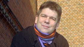 - Det er nemt at uddrive spøgelser. Jeg vender bare deres bevidsthed mod lyset og hjælper dempå vej, siger Steen Kofoed. Foto: Birger Vogelius