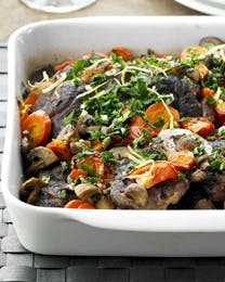 Langtidsstegt osso buco med grøntsager og rødvin
