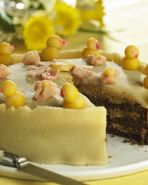 Pouls nemme påskekage med abrikos og marcipan