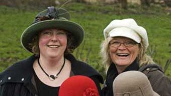En hat er en oplevelse, mener Tine og Ulla