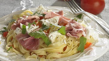 Lækker pasta med parmaskinke og frisk gedeost