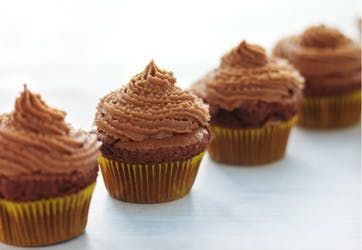 Chokolade-muffins med marcipan og nougat-creme